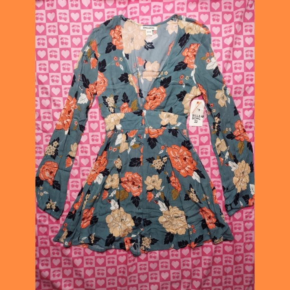 Billabong Dresses & Skirts - NEW Billabong Floral Longsleeve Dress